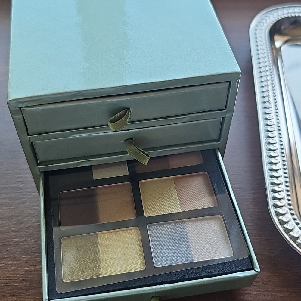 New Cassie's Make-Me-Up Cabinet By Pop Beauty - Green - Picture 8 of 9